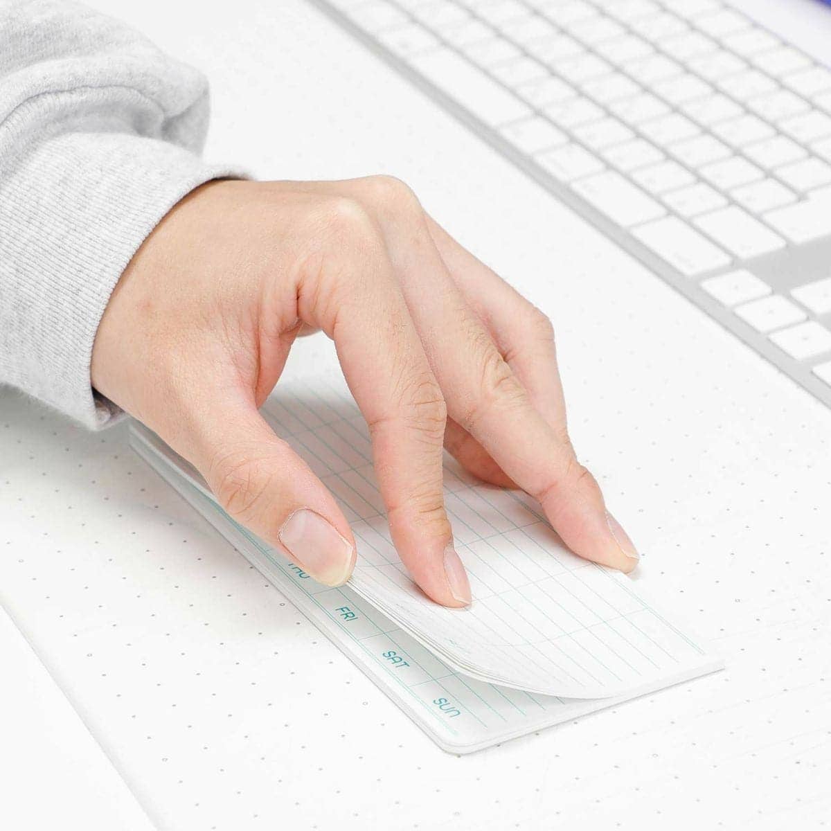 HIGHTIDE PENCO WEEKLY STICKY MEMO PAD: YELLOW