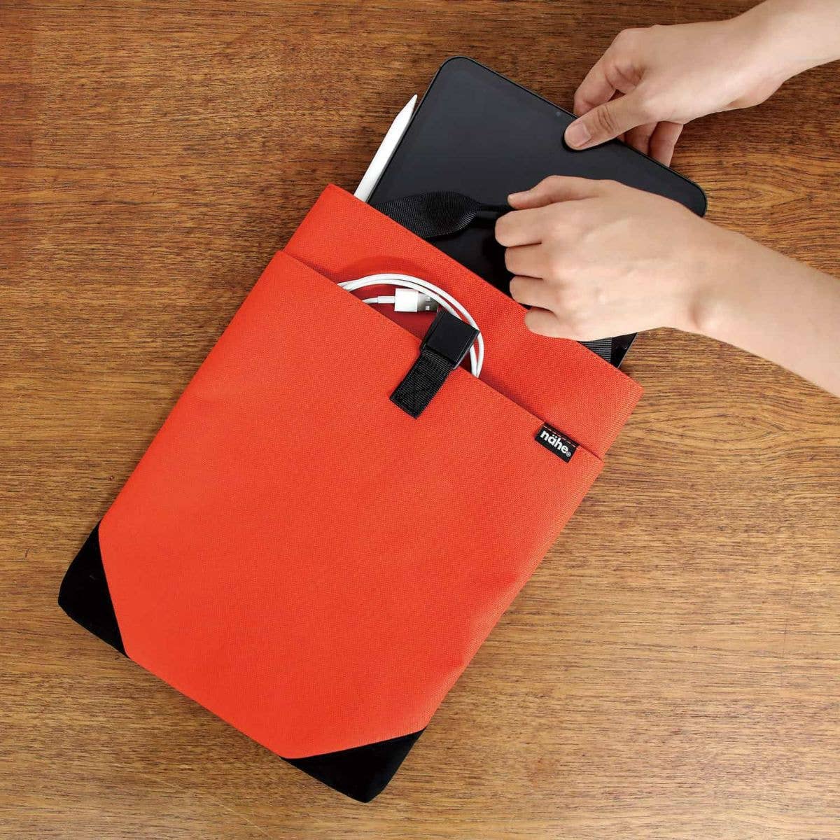 HIGHTIDE NAHE TABLET SLEEVE: RED