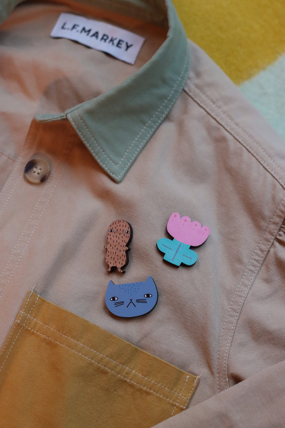FLOWER PIN BADGE